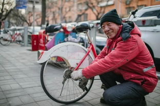 車輪上的堅(jiān)守 春節(jié)里的自行車守護(hù)者